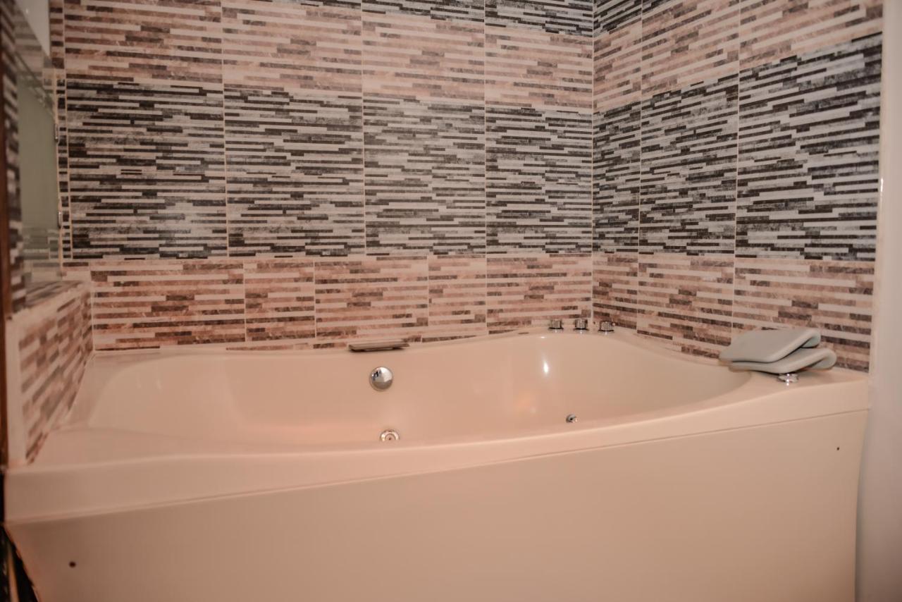 Poblado Brownstone Lejlighed Medellín Eksteriør billede